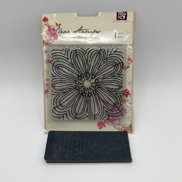 Papercrafting Bundle — Stamps, Dies, Embossing Folder, and More - Picture 7 of 10